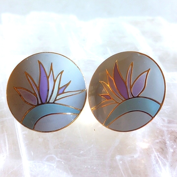 LAUREL BURCH EARRINGS  ENAMEL FLOWER LOTUS 1" DIA - Picture 2 of 3